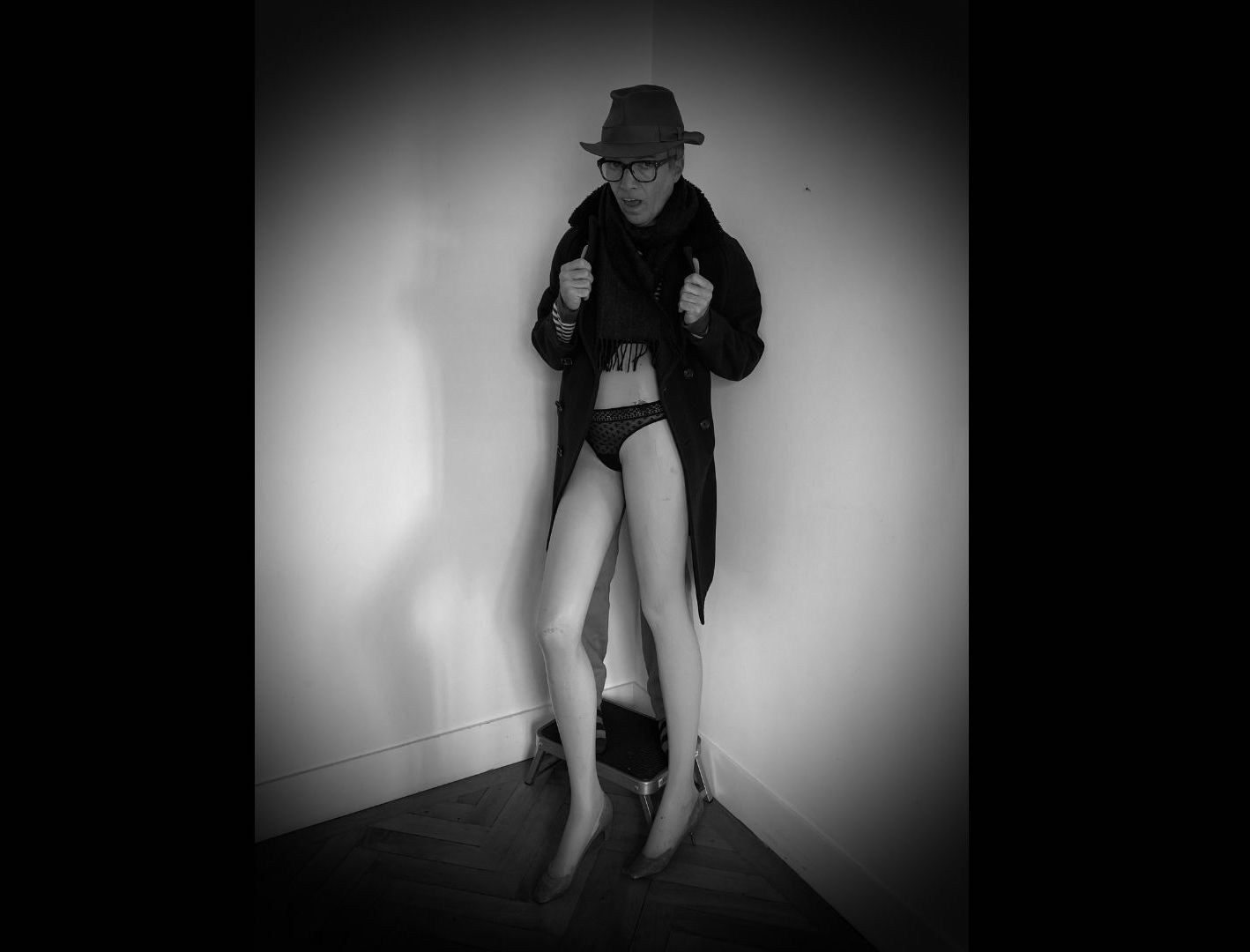 Tout en jambes - AWARE